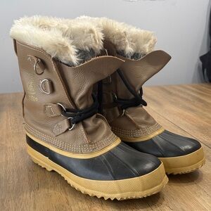 Surell Tan and Black Winter Boots with Faux Fur